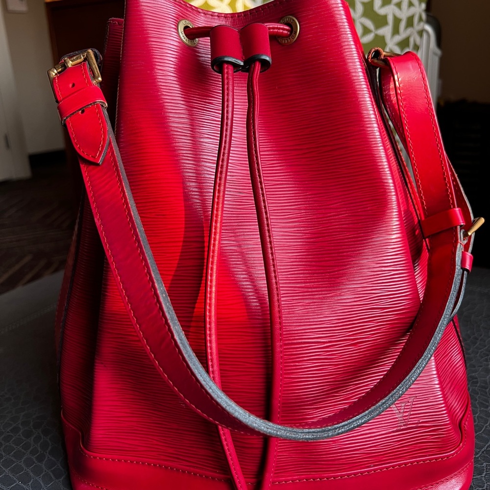 Louis Vuitton Noe GM Epi Red